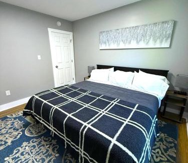 Wilmington Apartamento | Cozy Walk up King Bed fast WiFi