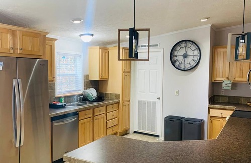 Washago Casa | Cozy water-front family-sized cottage w/hot tub!