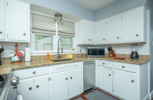 Des Moines Casa | Cozy Waterbury VRBO next to Willow on Grand Events Center and Val Air Ballroom
