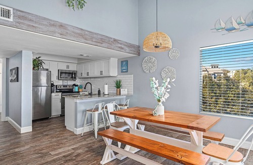 Point Venture Casa | ¡Nuevo listado! Hermosa propiedad remodelada frente al mar- 3/2-Sleeps 10!