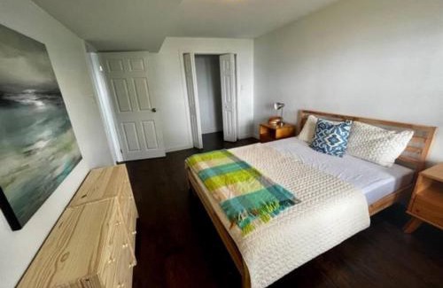 Victoria Harbour Casa | Cozy Waterfront Cottage in Victoria Harbour