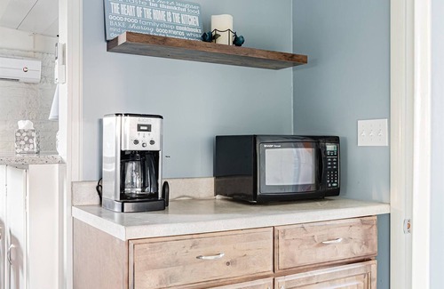 Oatmeal Apartamento | Cozy Waterfront Cabin - Sleeps 5