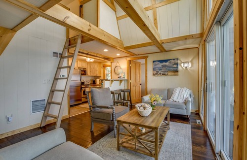 Lodi Casa | COZY WATERFRONT CABIN, ON SUNSET BAY, LAKE WISCONSIN !! SUMMER AND WINTER FUN !!