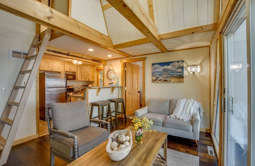 Lodi Casa | COZY WATERFRONT CABIN, ON SUNSET BAY, LAKE WISCONSIN !! SUMMER AND WINTER FUN !!