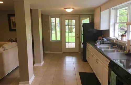 Allisonia Casa | Cozy Waterfront Cabin on New River/Claytor Lake