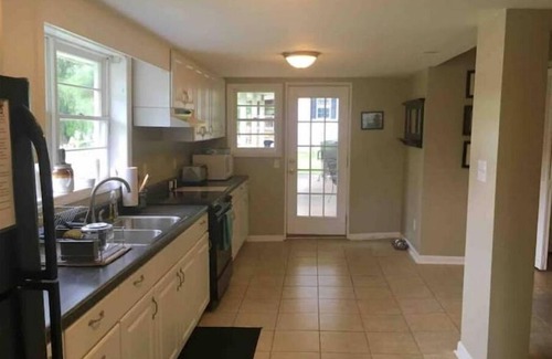 Allisonia Casa | Cozy Waterfront Cabin on New River/Claytor Lake
