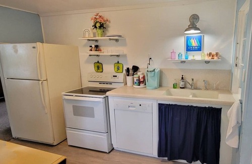 Twin Lake Cabaña | Cozy Waterfront Comfy Cottage With Lakeside Fire Pit - Close to Lake Michigan