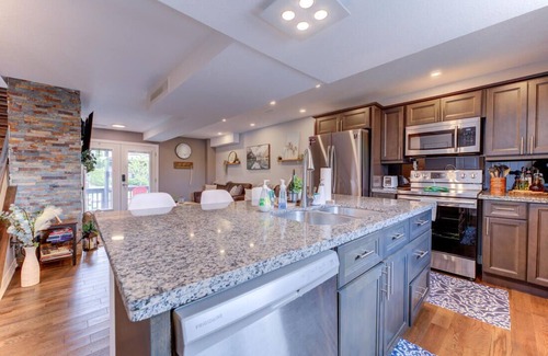 Port Dover Cabaña | Cozy waterfront cottage in a tranquil area