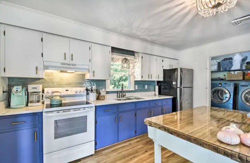 Deltaville Casa | Cozy Waterfront Cottage w/fire pit in Deltaville