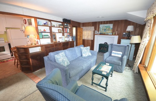 Northport Casa | La Petite Maison -Northport-Waterfront-Walk al pueblo-marina