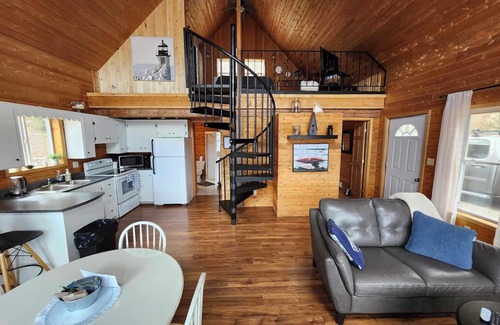 Clifton Royal Cabaña | Cozy Waterfront Cottage on the Kennebecasis River. Pet Friendly!