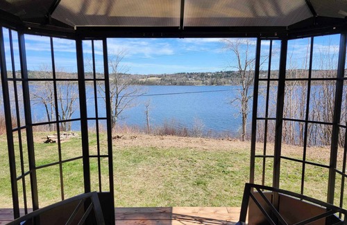Clifton Royal Cabaña | Cozy Waterfront Cottage on the Kennebecasis River. Pet Friendly!