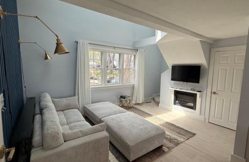Warwick Casa | Cozy Waterfront Cottage - Sleeps 4