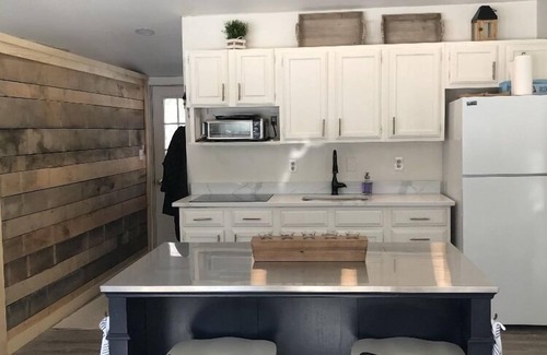 Lyman Casa | Cozy Waterfront cottage with Private dock- dog friendly!