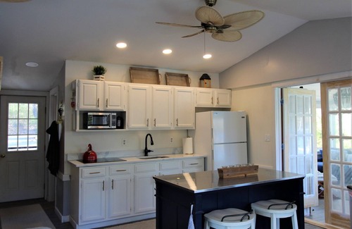 Lyman Casa | Cozy Waterfront cottage with Private dock- dog friendly!