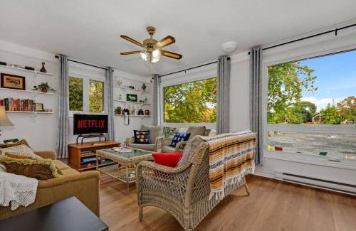 Drummond-North Elmsley Apartamento | Cozy Waterfront Cottage, WiFi-Netflix-Dog Friendly