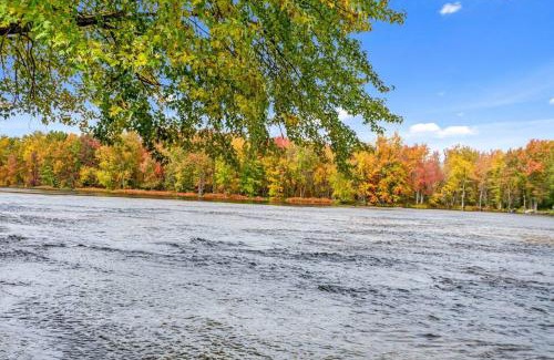 Drummond-North Elmsley Apartamento | Cozy Waterfront Cottage, WiFi-Netflix-Dog Friendly