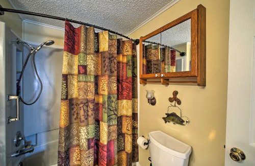 Cotter Casa | Cozy Waterfront Cottage with Deck on White River!