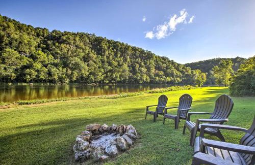 Cotter Casa | Cozy Waterfront Cottage with Deck on White River!