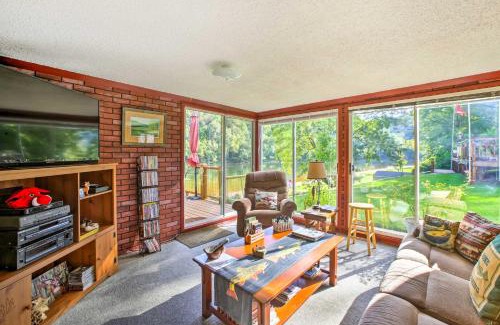 Cotter Casa | Cozy Waterfront Cottage with Deck on White River!