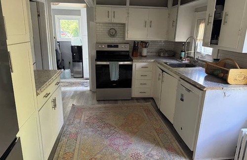 Warwick Casa | Cozy Waterfront Furnished Home, Ideal for Travel Nurses & Corporate Stays