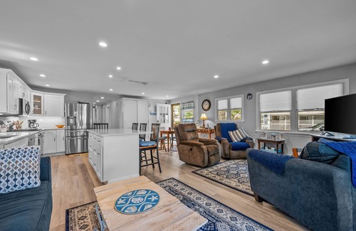 Mashpee Casa | Cozy Waterfront Getaway Dog-Friendly Peaceful Views & Easy Kayak Access