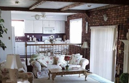 Toms River Casa | Cozy waterfront home away from home! 7 mins to Jersey shore beaches & boardwalk