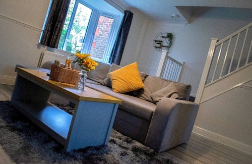 Watford Casa | Cozy Watford Home W/ PARKING - Perfect for Harry Potter World + Warner Bros