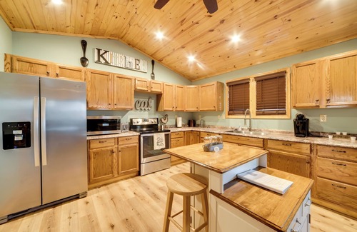Waverly Cabina | Cozy Waverly Cabin w/ Fireplace & Deck!