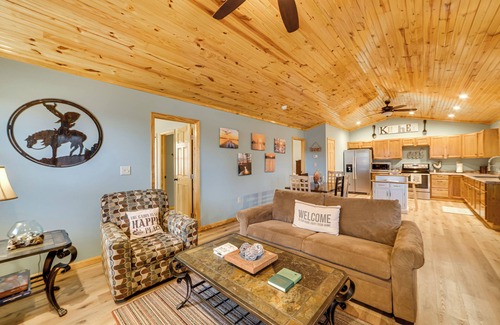 Waverly Cabina | Cozy Waverly Cabin w/ Fireplace & Deck!