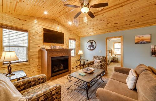 Waverly Casa | Cozy Waverly Cabin with Fireplace and Deck!