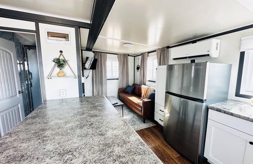 Pecos Apartamento | Cozy, Welcoming 2 Bedroom BoxHouse in Pecos: Queen Bed, and Full Bed