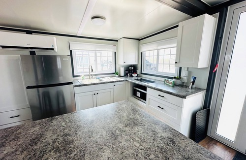 Pecos Apartamento | Cozy, Welcoming 2 Bedroom BoxHouse in Pecos: Queen Bed, and Full Bed