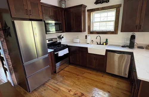 Woodford Cabina | Cozy, welcoming, 3-bedroom cabin abutting the Green Mountain National Forest!