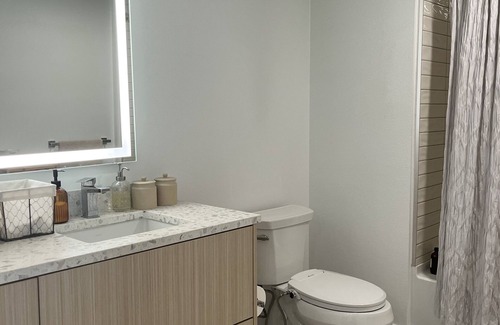 Pico-Union Apartamento | Cozy, well- lit, 1 BR/ 1 BA, 5 mins from DTLA!