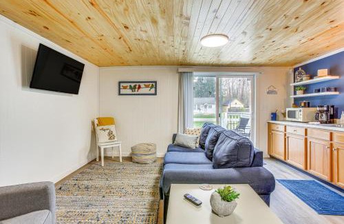 Wellston Casa | Cozy Wellston Cabin - Walk to Crystal Lake!