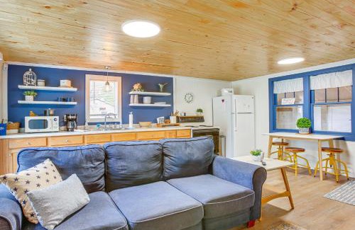 Wellston Casa | Cozy Wellston Cabin - Walk to Crystal Lake!
