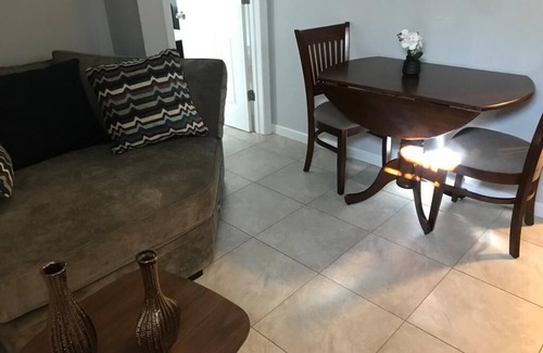 Wheatley Heights Apartamento | Cozy Wheatley Heights Getaway, close to the LIRR station