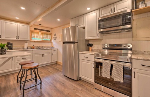 Lisbon Casa | Cozy White Mountains Getaway with Wood Fire Pit