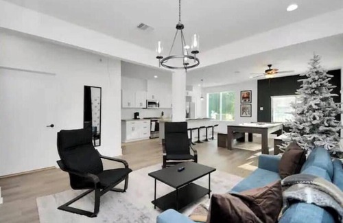 Northside Apartamento | Cozy Winter themed 2bdr Apt near Downtown!