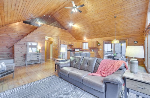 Hayward Cabina | Cozy Wisconsin Cabin w/ Deck, Kayaks & Lake Views!