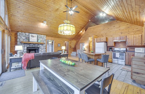 Hayward Cabina | Cozy Wisconsin Cabin w/ Deck, Kayaks & Lake Views!