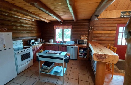 Saint-Michel-des-Saints Casa | Chalet Nakamo, cerca de senderos de motos de nieve