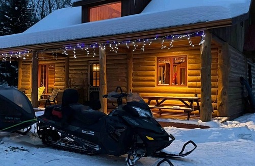 Saint-Michel-des-Saints Casa | Chalet Nakamo, cerca de senderos de motos de nieve