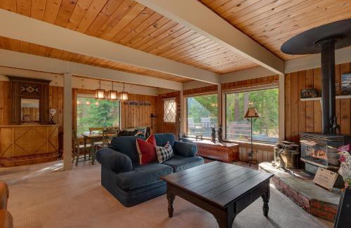 Tahoe City Casa | Cozy Wood Cabin- Updated- Hot Tub- Fireplace- Backs to Forest