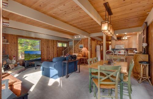 Tahoe City Casa | Cozy Wood Cabin- Updated- Hot Tub- Fireplace- Backs to Forest