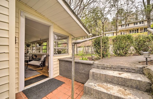 Brevard Casa | Cozy Wooded Retreat: 2 Mi to Dtwn Brevard!