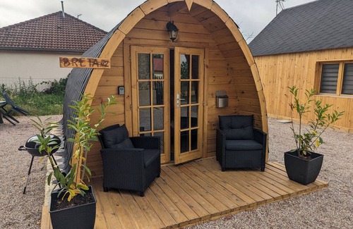 Saint-Eulien Casa | Acogedora cabaña de madera con terraza en jardín, ideal para escapada romántica