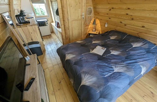Saint-Eulien Casa | Acogedora cabaña de madera con terraza en jardín, ideal para escapada romántica