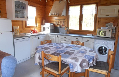 Sainte-Helene Casa | Acogedora casa de madera en una zona tranquila del bosque: pura relajación en la naturaleza